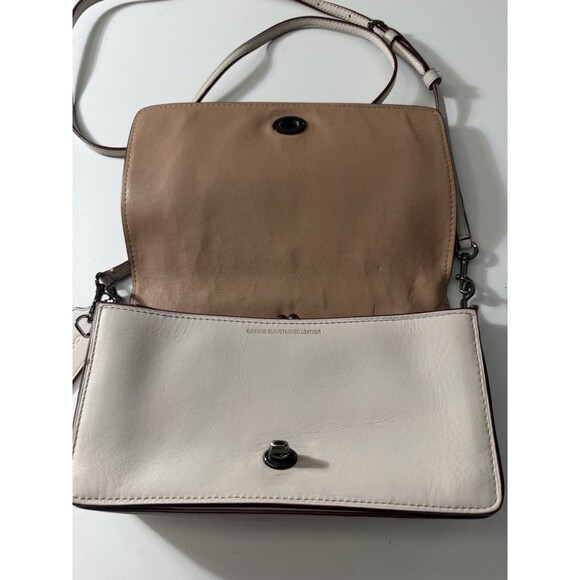 COACH Dinky Genuine Beige Leather Crossbody Bag DK-20215 Kiss Lock Purse NICE - Picture 4 of 16